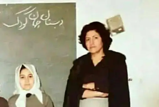 عکس؛ سفر به تاریخ؛ عکس یادگاری دانش آموزان «کلاس پنجم الف»؛ یک سال بعد از انقلاب