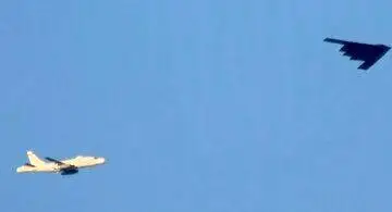 عکس؛ همراه مرموز و کمترشناخته شده بمب افکن «بی 2»