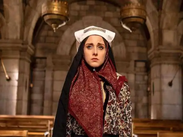 عکس؛ سفر در زمان؛ «سارا گرجی» در پشت صحنه سریال جیران؛ سال 1401