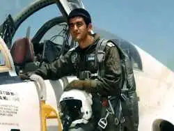 عکس؛ سفر در زمان؛ «سرلشکر عباس بابایی» به همراه دختر خردسال اش»؛ دهه 50