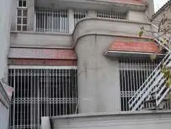 تصاویر؛ خانه 60 ساله تهرانی جانی دوباره گرفت؛ معماری زیبایی که رهگذارن را نیز جذب می کند