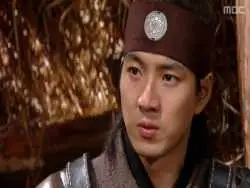 عکس؛ سفر در زمان؛ «بازیگر نقش جومونگ» در حال تمرین اسب سواری؛ سال 1384