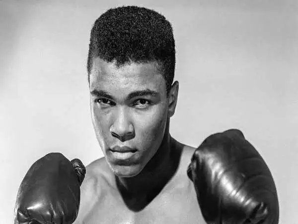 عکس؛ سفر در زمان؛ محمدعلی کلی، بوکسور افسانه ای در باشگاه شعبان بی مخ در تهران؛ سال 1355