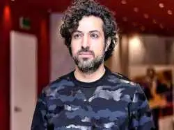 عکس؛ سفر در زمان؛ «اشکان خطیبی و بازیگر سریال نون خ» در کنار حرم امام رضا؛ سال 96