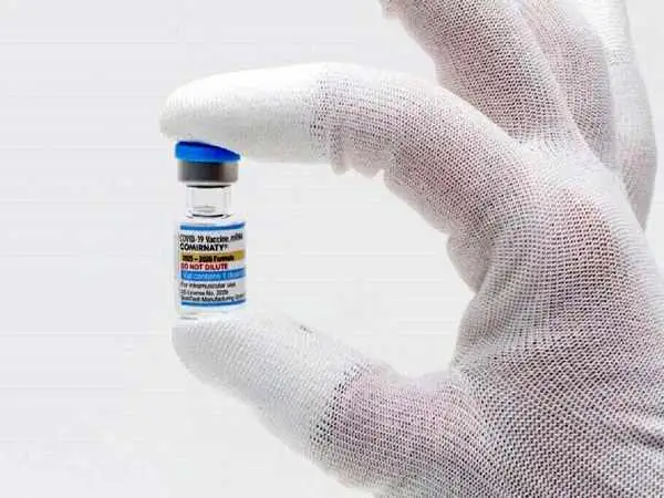 تصمیم جنجالی سازمان غذا و دارو آمریکا؛ واکسن های جدید کرونا فقط برای افراد بالای 65 سال تأیید شد