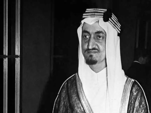 عکس| سفر در زمان؛ «فیصل بن عبدالعزیز» پادشاه سوم عربستان در 17 سالگی؛ سال 1313