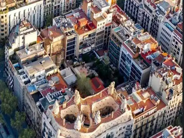 تصاویر؛ سفری به قلب معماری مدرنیسم؛ کازا میلا از زمین و آسمان در قاب دوربین عکاسان