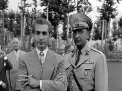 عکس؛ سفر در زمان؛ «نصیری، رئیس ساواک» در کنار مقامات دربار در یک مراسم؛ دهه 40