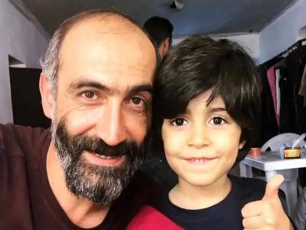 عکس| سفر در زمان؛ کاوه سریال زیرخاکی در جشن تولد پدرش در 10 سالگی؛ سال 1402