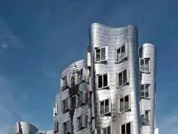 تصاویر؛ یک ساختمان نامتعارف در دوسلدورف آلمان