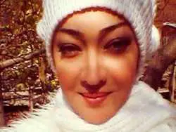 عکس| سفر به تاریخ؛ «نیکی کریمی» در پشت صحنه سریال «سرزمین مادری»؛ سال 1392