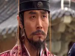 عکس| سفر زمان؛ «عالیجناب بادوک بال» (سریال جومونگ) در 62 سالگی با «تسبیح» در معبد