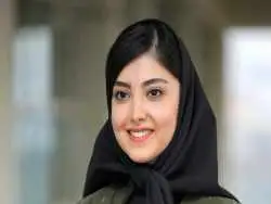 عکس| سفر در زمان؛ چهره «زیبا کرمعلی» در 21 سالگی در کنار دریا؛ سال 1396