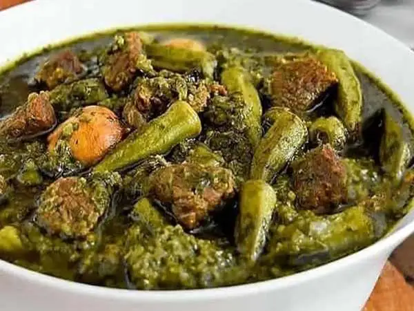 طرز تهیه خورش بامیه با سبزی؛ خوشمزه ترین ورژن خورش بامیه