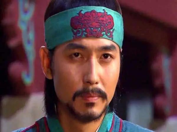 عکس| سفر زمان؛ چهرۀ «سونگجو، محافظ امپراتور گوموآ» (سریال جومونگ) در عکس های شخصی اش