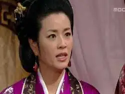 عکس| سفر در زمان؛ «ملکه وونهو و بانو یوها» در پشت صحنه سکانس عروسی جومونگ