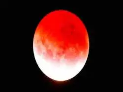 عکس؛ ثبت لحظه ای زیبا و خاص از ماه گرفتگی شب گذشته در تهران 