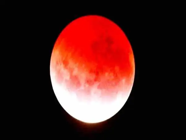 عکس؛ ثبت لحظه ای زیبا و خاص از ماه گرفتگی شب گذشته در تهران 