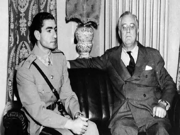 عکس| سفر در زمان؛ «محمدرضا پهلوی» در ماه های پایانی عمرش؛ سال 1358