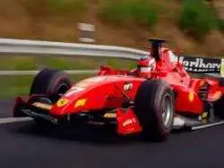 عکس؛ دستگیری مردی که شش سال با خودروی فرمول یک در جاده ها رانندگی می کرد!