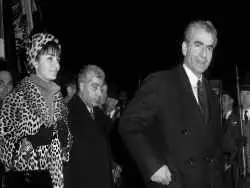 عکس| سفر در زمان؛ «محمدرضا پهلوی و فرح» در سفر نروژ؛ سال 1340