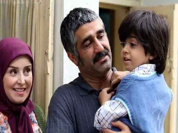 عکس| سفر زمان؛ چهرۀ «کاوه» (سریال زیرخاکی) در 12 سالگی در مراسم اکران یک فیلم