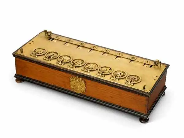 عکس| حراج نخستین ماشین حساب جهان