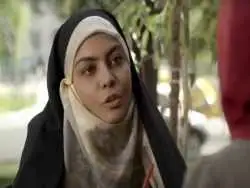 عکس| سفر در زمان؛ «خانم معینی» سریال بچه مهندس 2 در 5 سالگی در کنار پدر و مادرش؛ سال 75