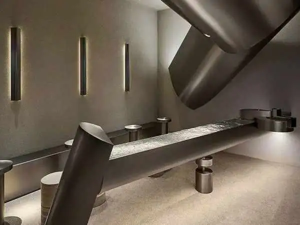 تصاویر| از لاشه هواپیما تا کافه 