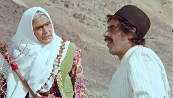 عکس| سفر به تاریخ؛ «خاله لیلا، مراد بیگ و بسیم» در پشت صحنه سریال «روزی روزگاری»