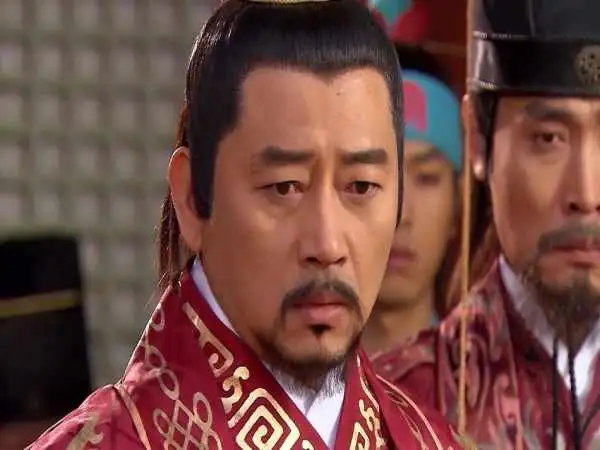 عکس| سفر به تاریخ؛ «امپراتور گوموآ و بانو یوها» در جشن پایان سریال «جومونگ»