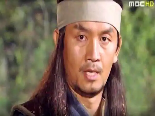 عکس| سفر به تاریخ؛ عکس یادگاری «جوسا، موگول و اویی» در پشت صحنه سریال «جومونگ»