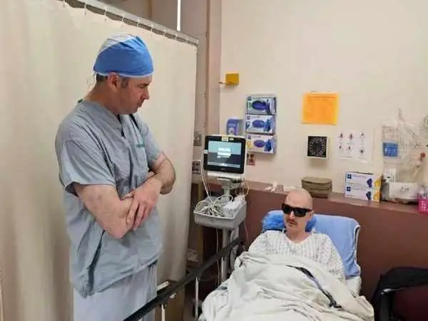 کاشت «دندان در چشم» بینایی را پس از 20 سال به مرد کانادایی بازگرداند