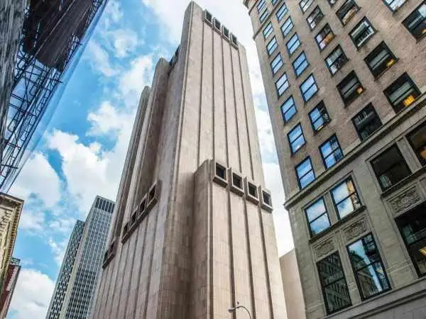 تصاویر| چرا این آسمان خراش مرموز در نیویورک حتی یک پنجره هم ندارد؟ 