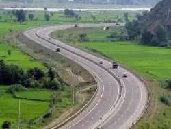 عکس؛ سفر در زمان؛ کارگران در حال ساخت جاده «رشت به انزلی»؛ دهه 1300