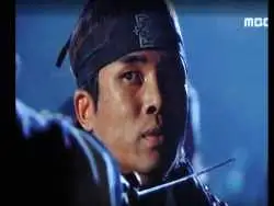 عکس| سفر به تاریخ؛ عکس یادگاری «نارو، سونگجو و گوموآ» در پشت صحنه سریال «جومونگ»