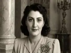 عکس| سفر در زمان؛ «آخرین همسر رضاخان» در دوران اقامت در جزیره موریس