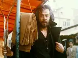 عکس| سفر در زمان؛ «مرتضی عقیلی، روشنک صدر و ایرج قادری» در حال قدم زدن در خیابان های تهران؛ سال 55