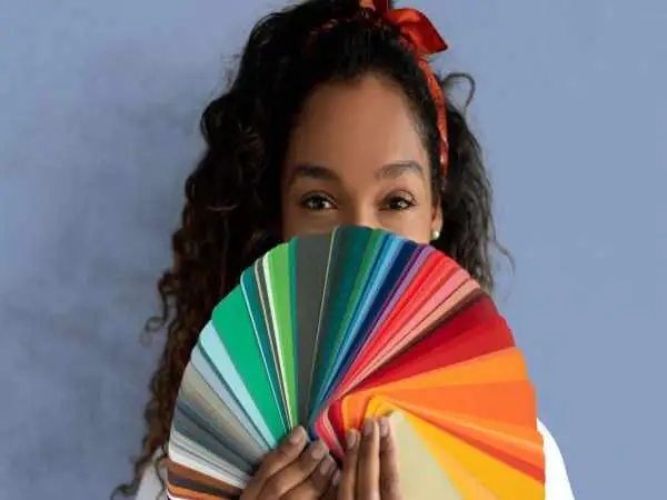 رنگ مورد علاقه  شما درباره سن تان چه می گوید؟