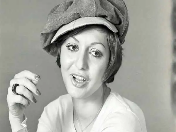 عکس| سفر در زمان؛ مراسم عقد «فائقه آتشین و محمود قربانی»؛ سال 1346