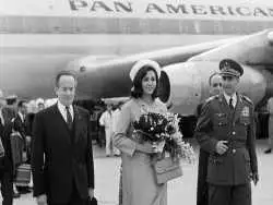 عکس| سفر در زمان؛ «محمدرضا پهلوی و فرح» در یک سیرک در نیویورک؛ سال 41