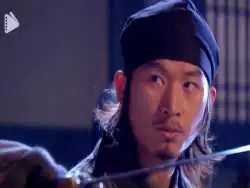 عکس| سفر در زمان؛ «اویی» در حال شوخی با «مدیر سایونگ» در پشت صحنه سریال جومونگ؛ سال 1384