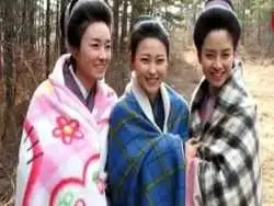 عکس| سفر زمان؛ «مودونگ، ندیمه بانو یوها» (سریال جومونگ) در حال تشویق شوهرش در ورزشگاه