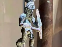 عکس| کشف تندیس نادر برنزی یک جنگجوی سلتی در آلمان