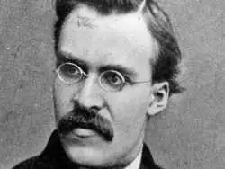 عکس؛ سفر در زمان؛ «فریدریش نیچه» در دوران جوانی و در کنار مادرش