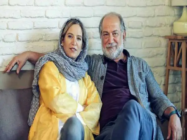 عکس| سفر در زمان؛ «آتیلا پسیانی» در کودکی و در کنار پدر، مادر و مادربزرگ اش؛ دهه 30