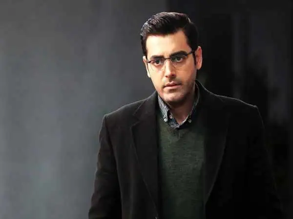 عکس؛ سفر در زمان؛ «جواد» سریال بچه مهندس 4 در کنار جمشید هاشم پور؛ سال 1400