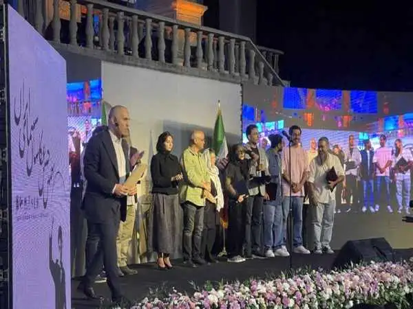 تصاویر؛ استایل متفاوت بازیگران در جشن عکاسان