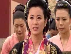 عکس| سفر به تاریخ؛ عکس یادگاری «مادر تسو» با هواداران در پشت صحنه سریال «جومونگ»