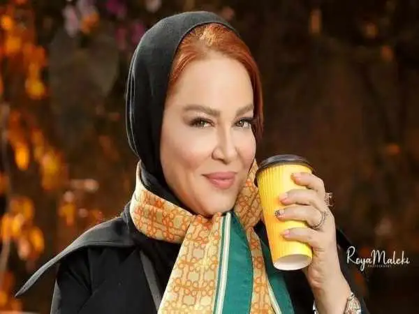 عکس| سفر زمان؛ چهرۀ «بهاره رهنما» در 27 سالگی در پشت صحنۀ سریال «داستان یک شهر»